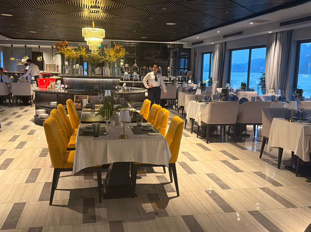 Elite of the Seas-下龙湾必去景点