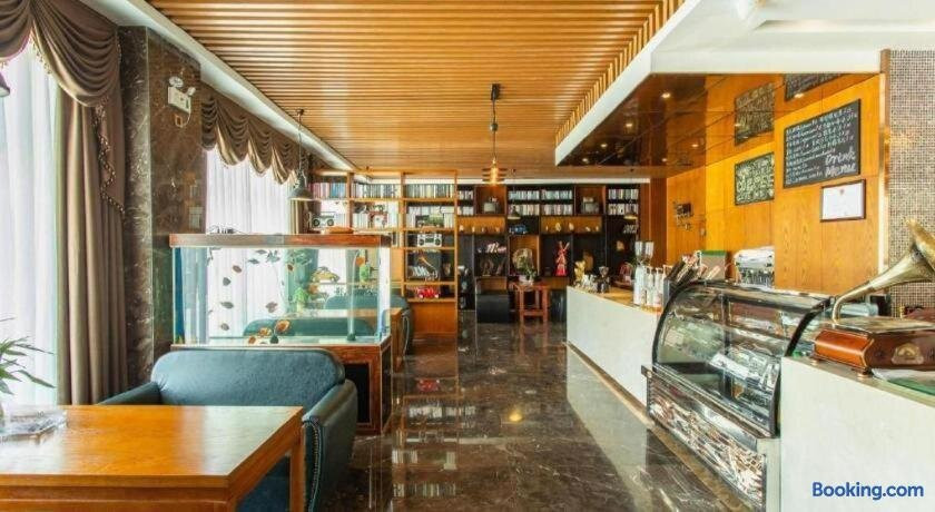 喆啡酒店阿勒泰蓝湾美食城店