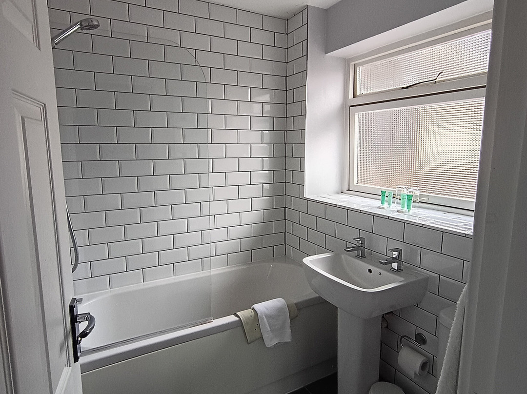 The Oaklands Hotel主图