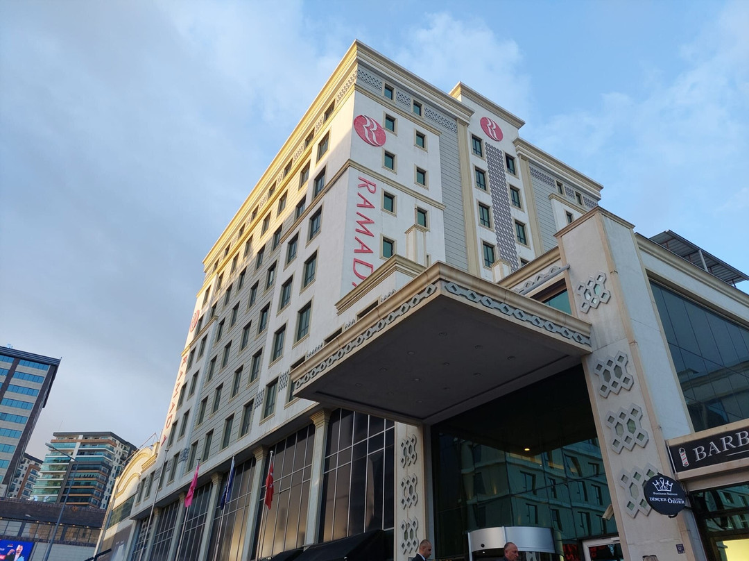 埃拉泽华美达酒店主图