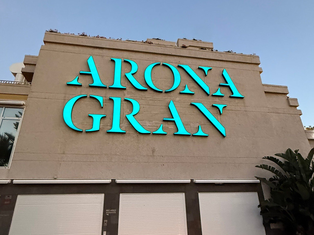 阿罗纳春天大酒店-限成人主图