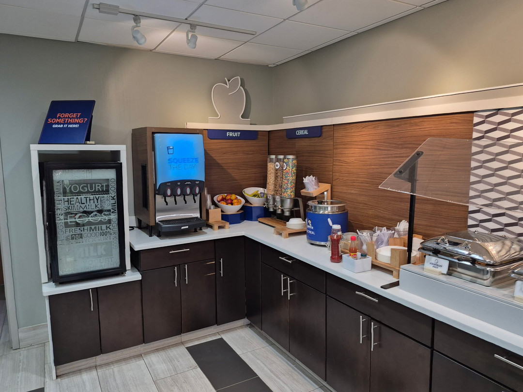 埃奇伍德-阿伯丁-贝莱尔洲际智选假日酒店主图