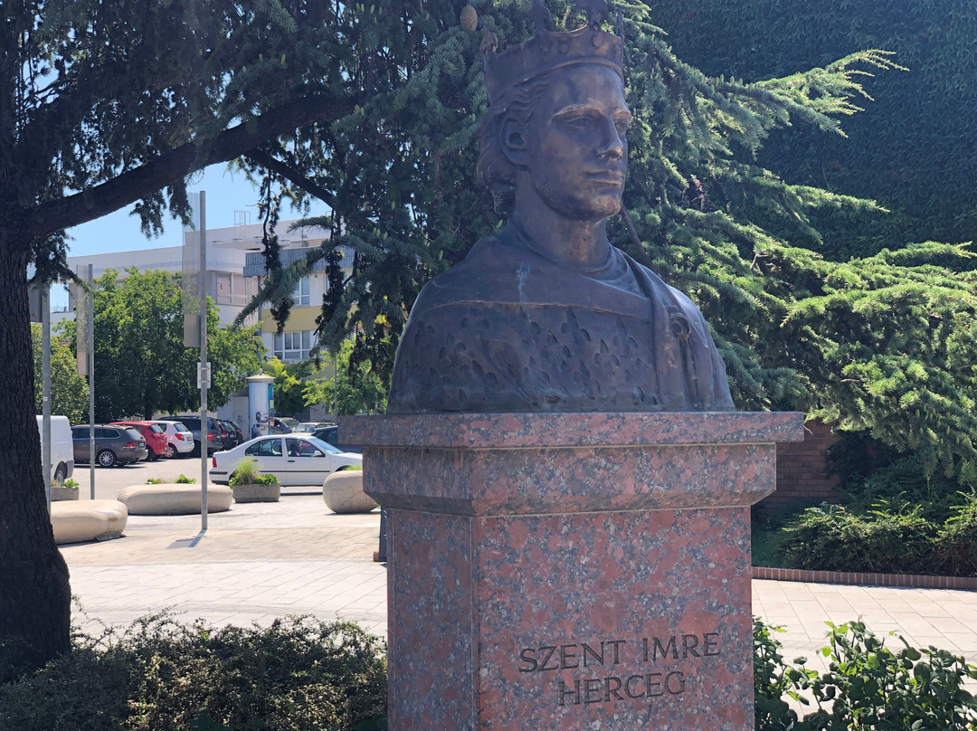 St Imre Statue - Veszprem-维斯普雷姆必去景点