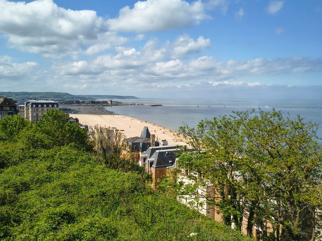 Grande Plage de Trouville-特鲁维尔海滨城必去景点