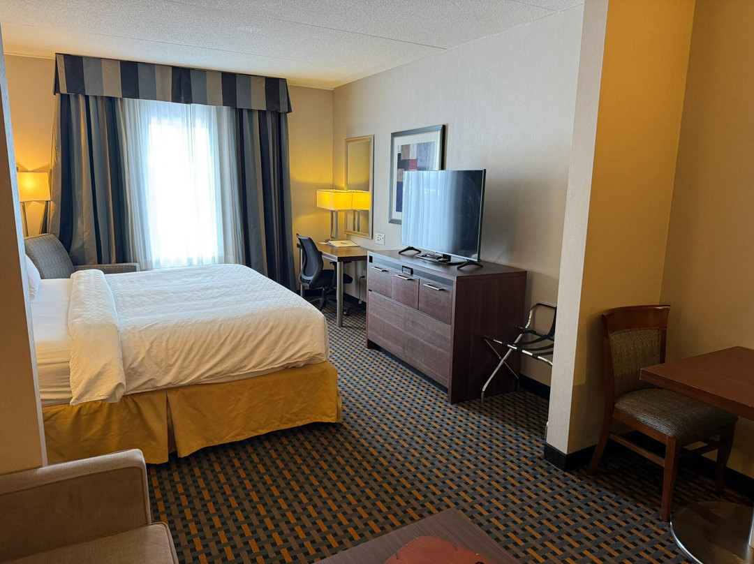 Holiday Inn Express 彭布罗克主图