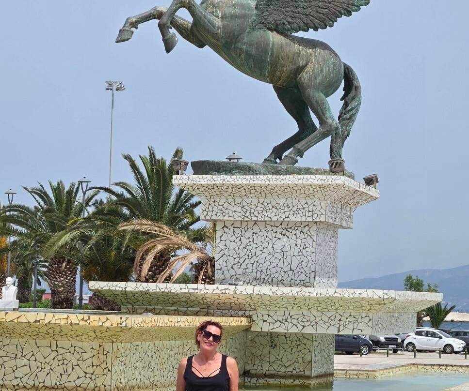 Pegasus Statue-科林斯必去景点