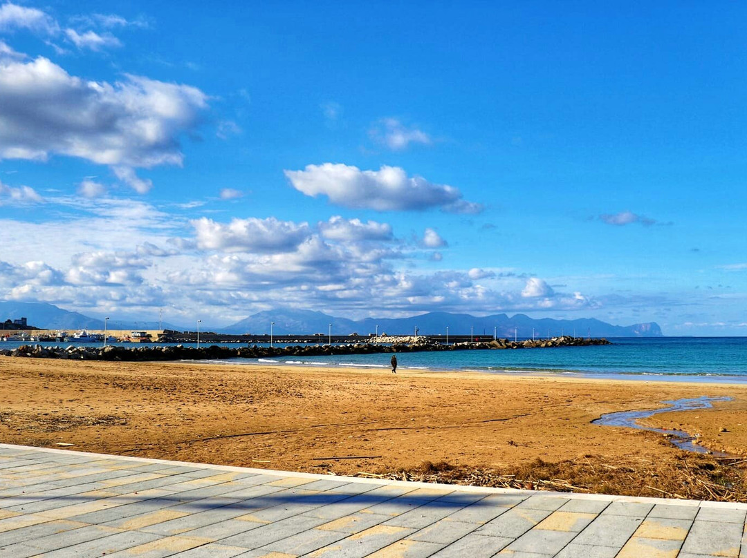 Spiaggia DI Magaggiari-Cinisi必去景点