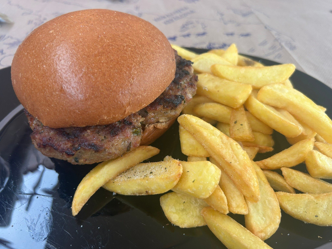 Porto Helis Grill House And Cocktail Music Bar