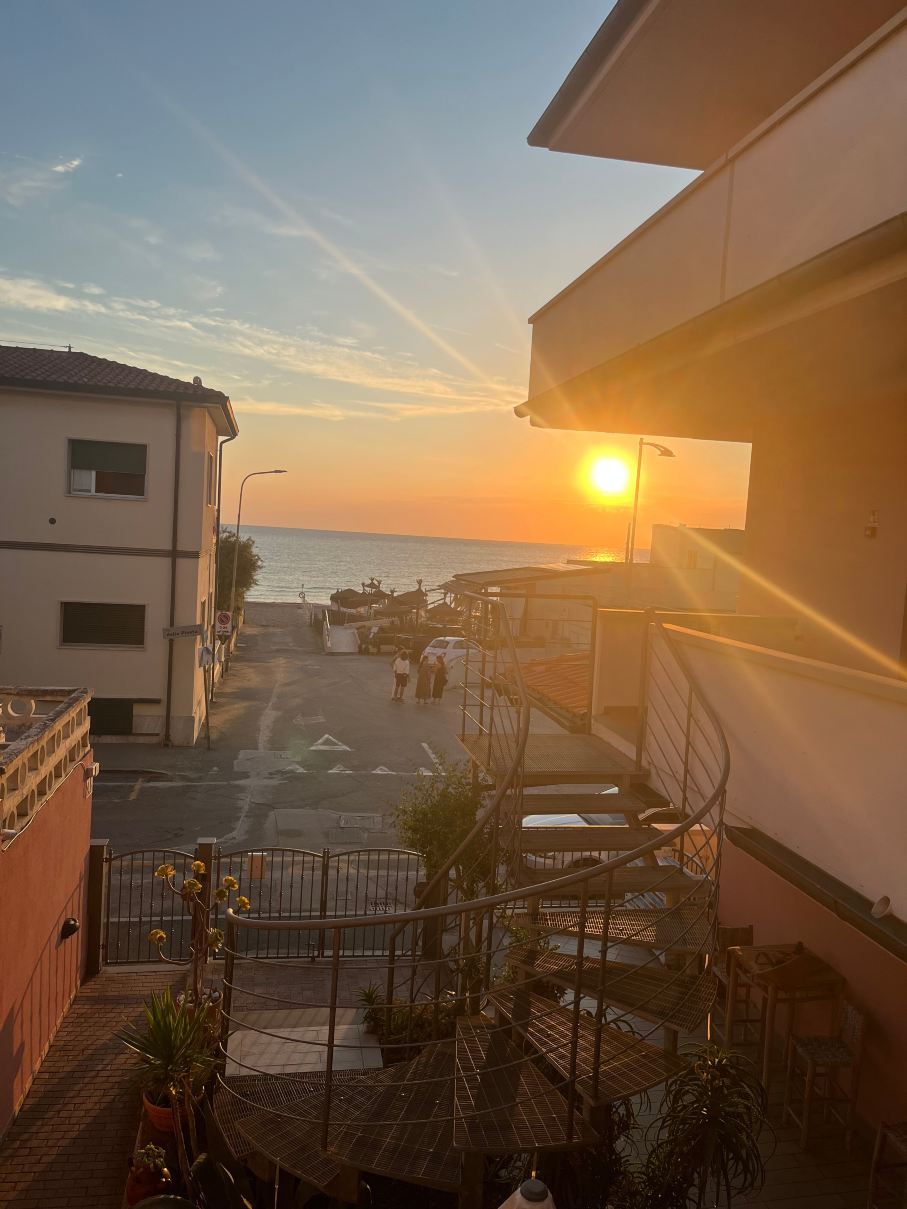 太阳酒店-旅行者