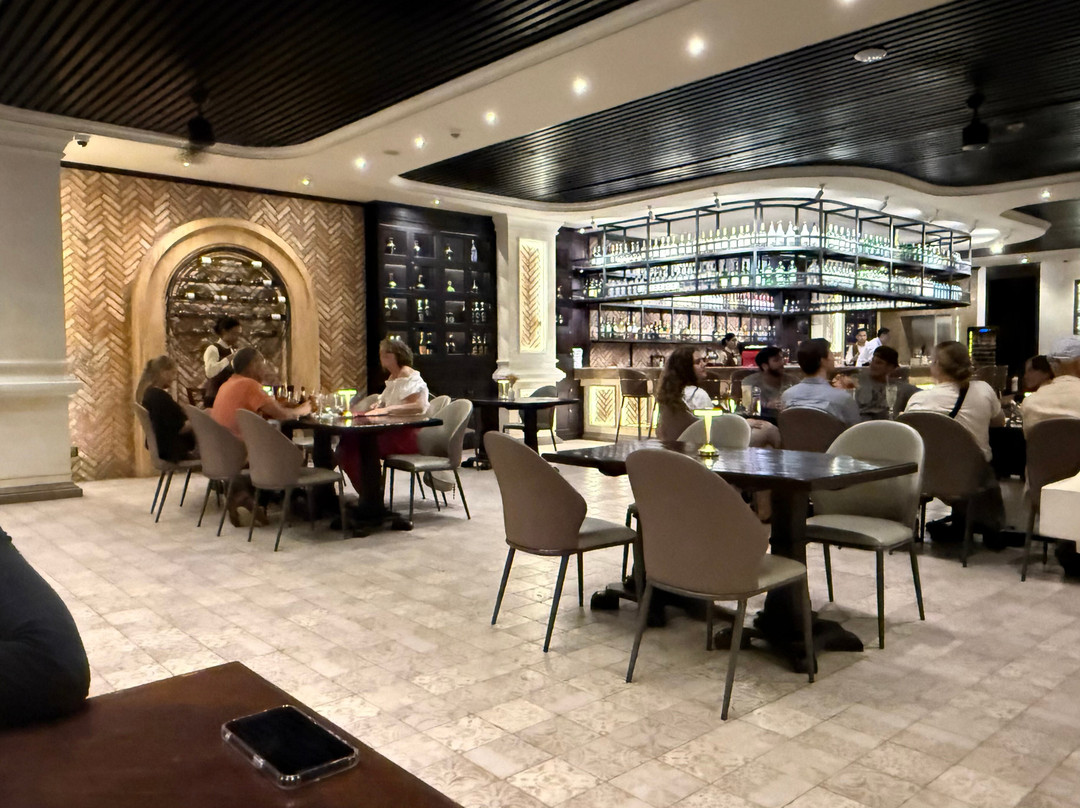 阿尼克宫殿酒店主图