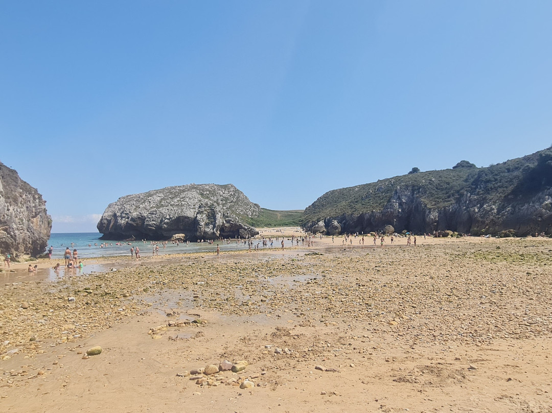 Cuevas Del Mar Beach-Nueva de Llanes必去景点