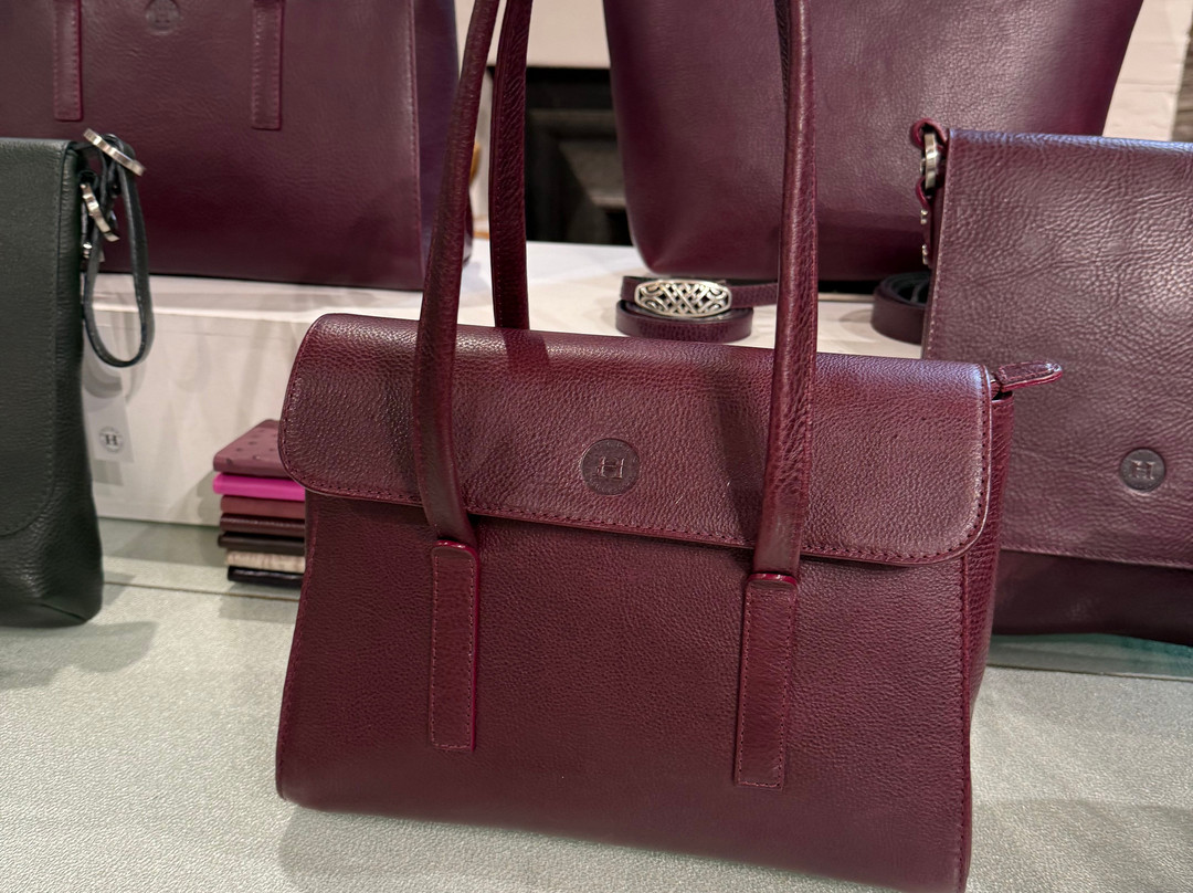 Holden Leathergoods-丁格尔必去景点