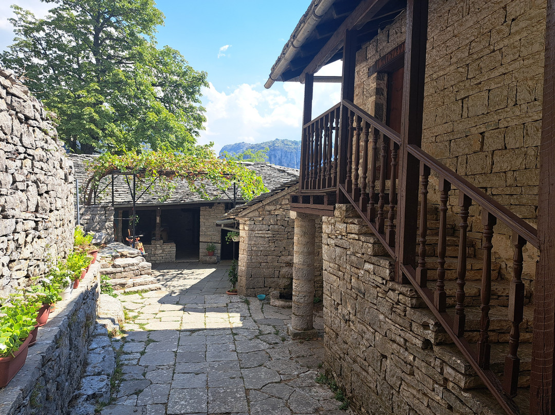 Agia Paraskevi Monastery-Monodendri必去景点