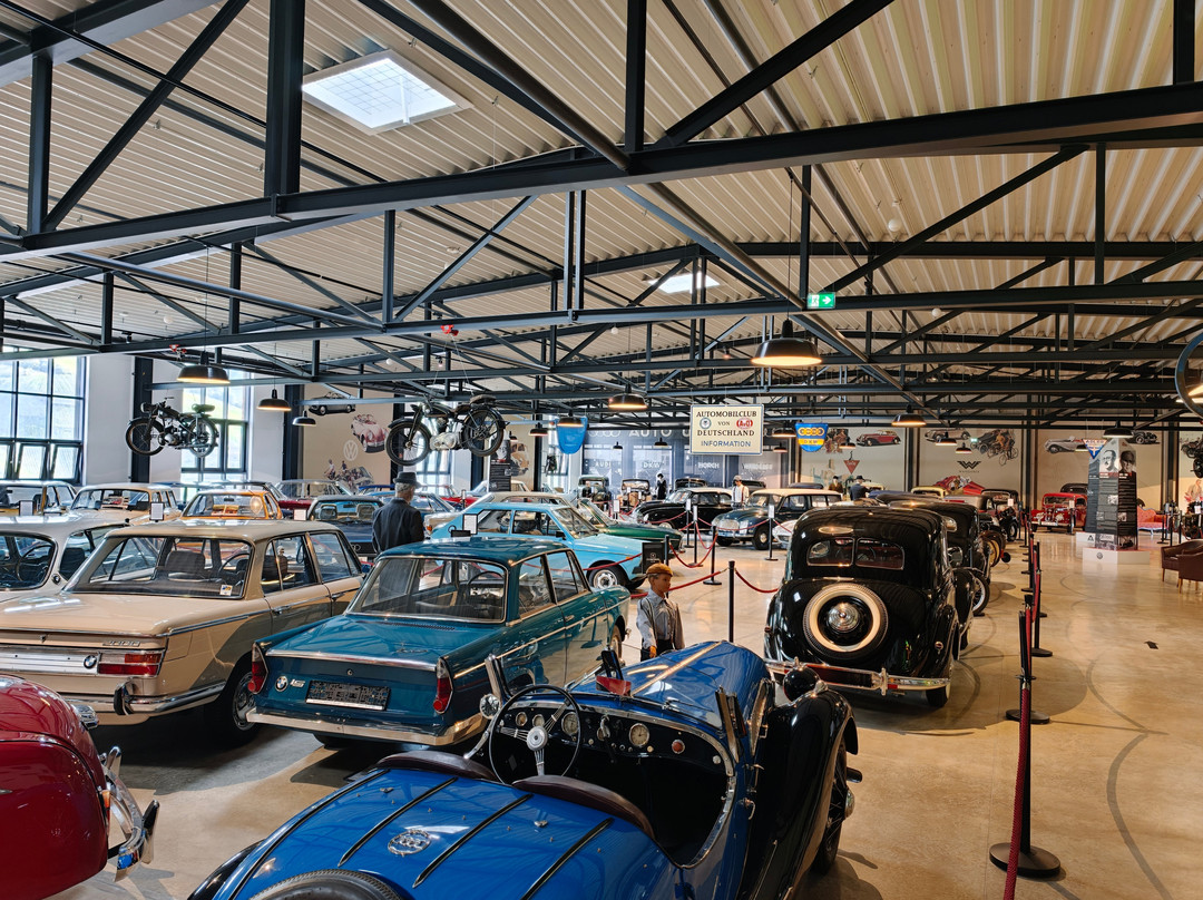 Zylinderhaus Nostalgie & Oldtimer Museum-贝恩卡斯特尔－屈斯必去景点