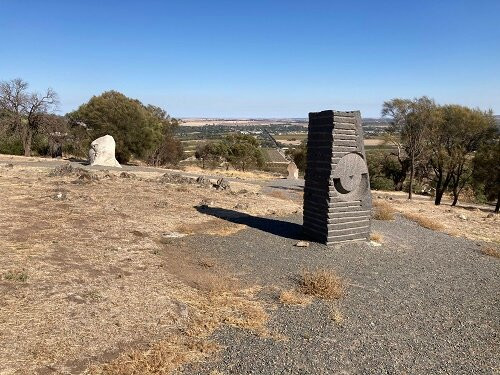 Mengler's Hill Lookout  Sculpture Park景点图片