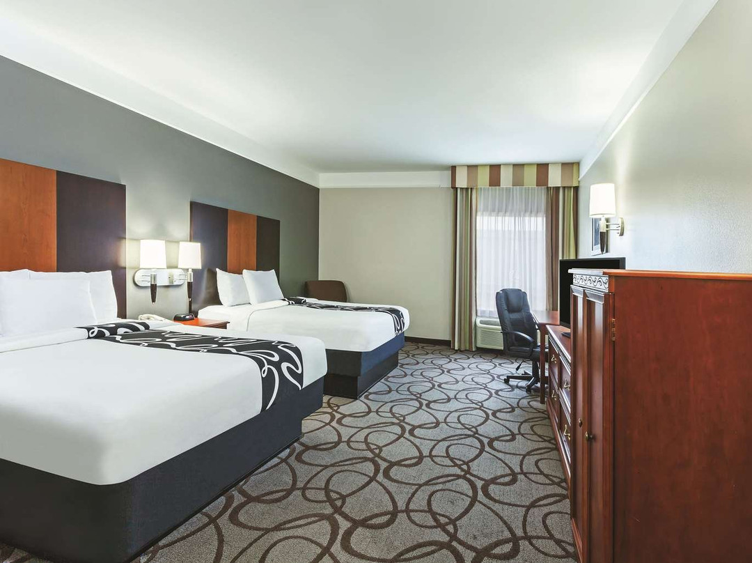 格兰伯里酒店住宿-Granbury 拉昆塔旅馆及套房酒店