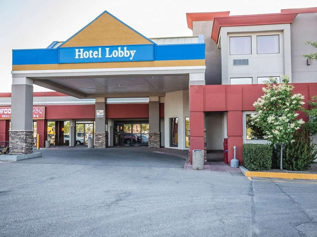 Quality Inn & Conference Centre主图