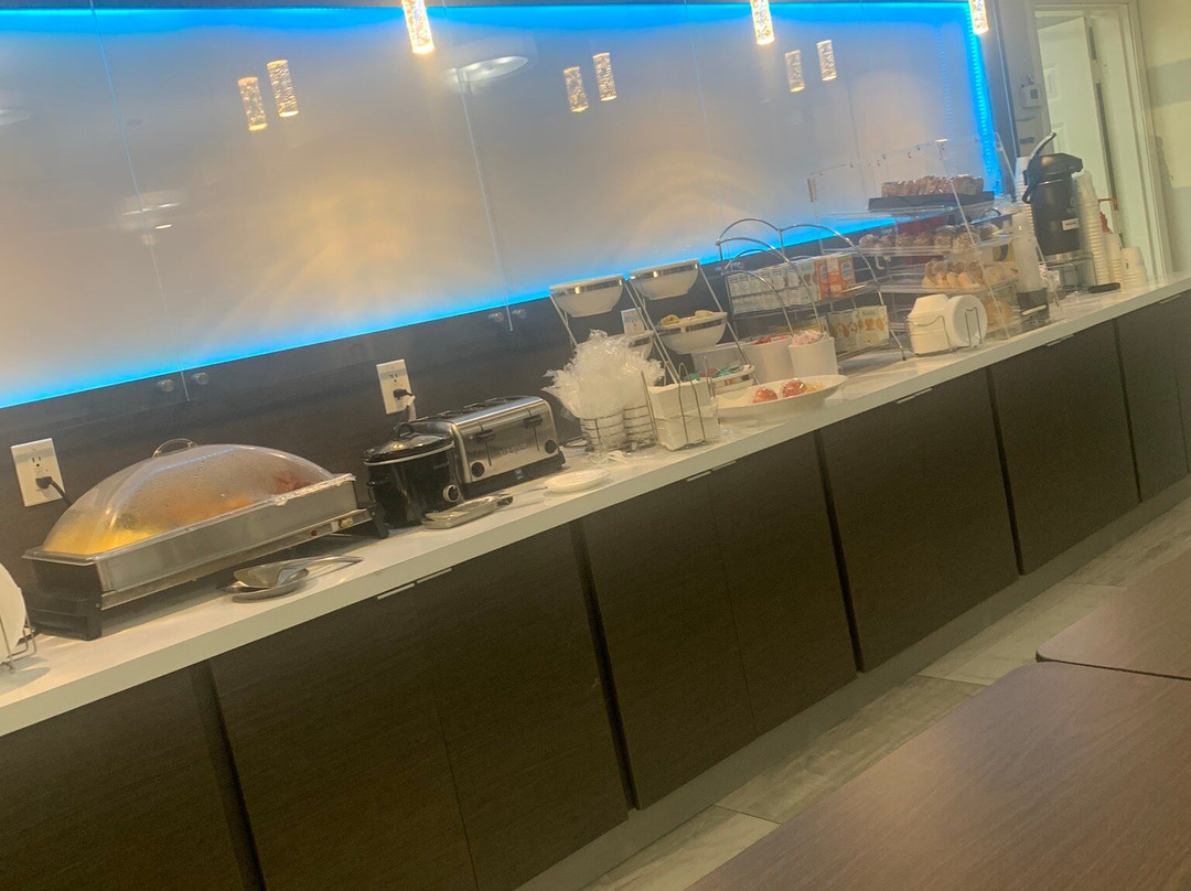 La Quinta Inn & Suites by Wyndham Houston East at Normandy主图