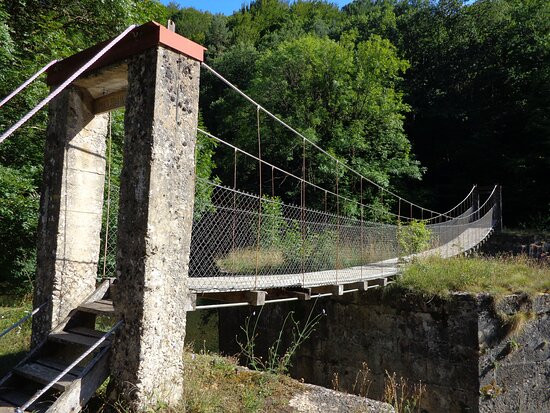 Aribeko Zubi Eserkia / Puente Colgante de Aribe-Aribe必去景点