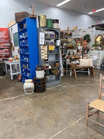 Out of the Cedar Chest Antiques & Interiors-卡明必去景点