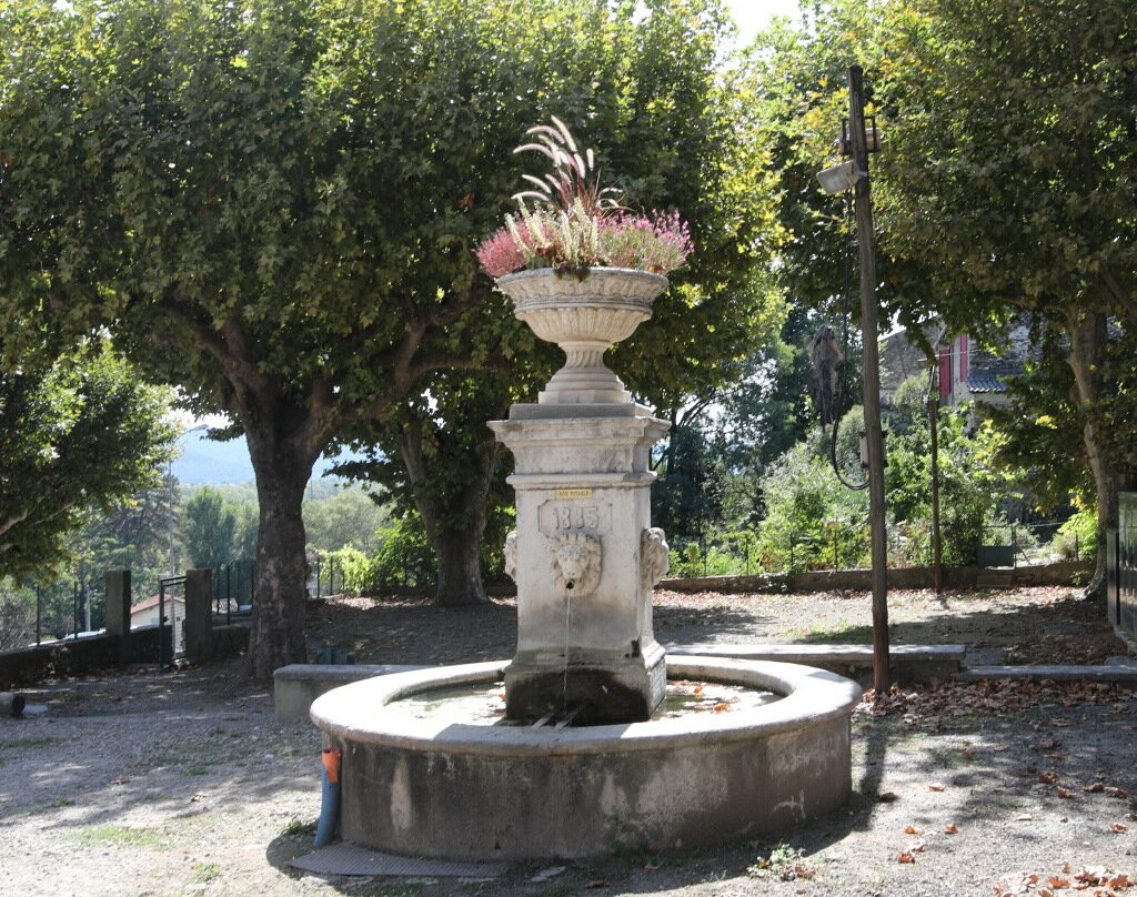 La Fontaine De La Place Ronde