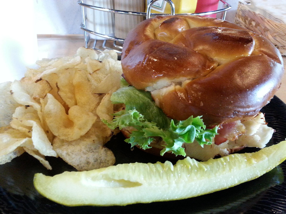 West Liberty餐馆和美食-Mad River Farm Market