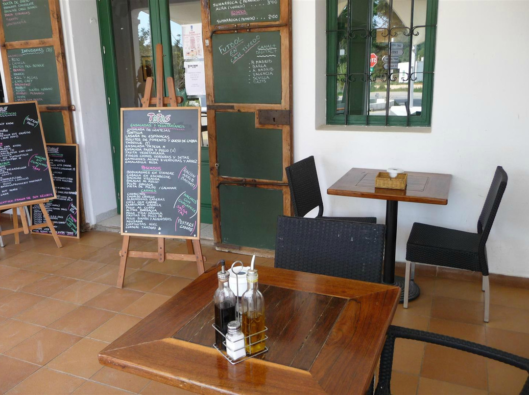 Can Tixedo Art Café主图