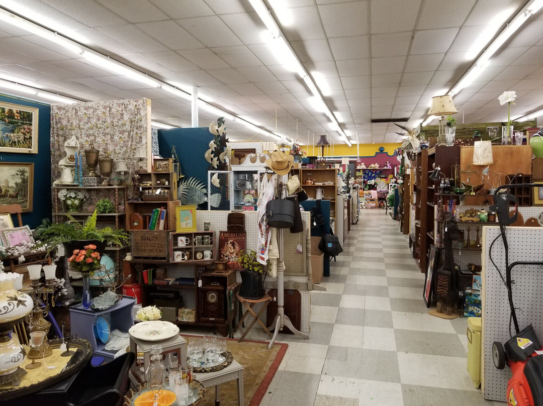 Alvin旅游景点-Alvin Antique Center & Marketplace