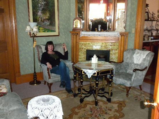 The Crossing House主图