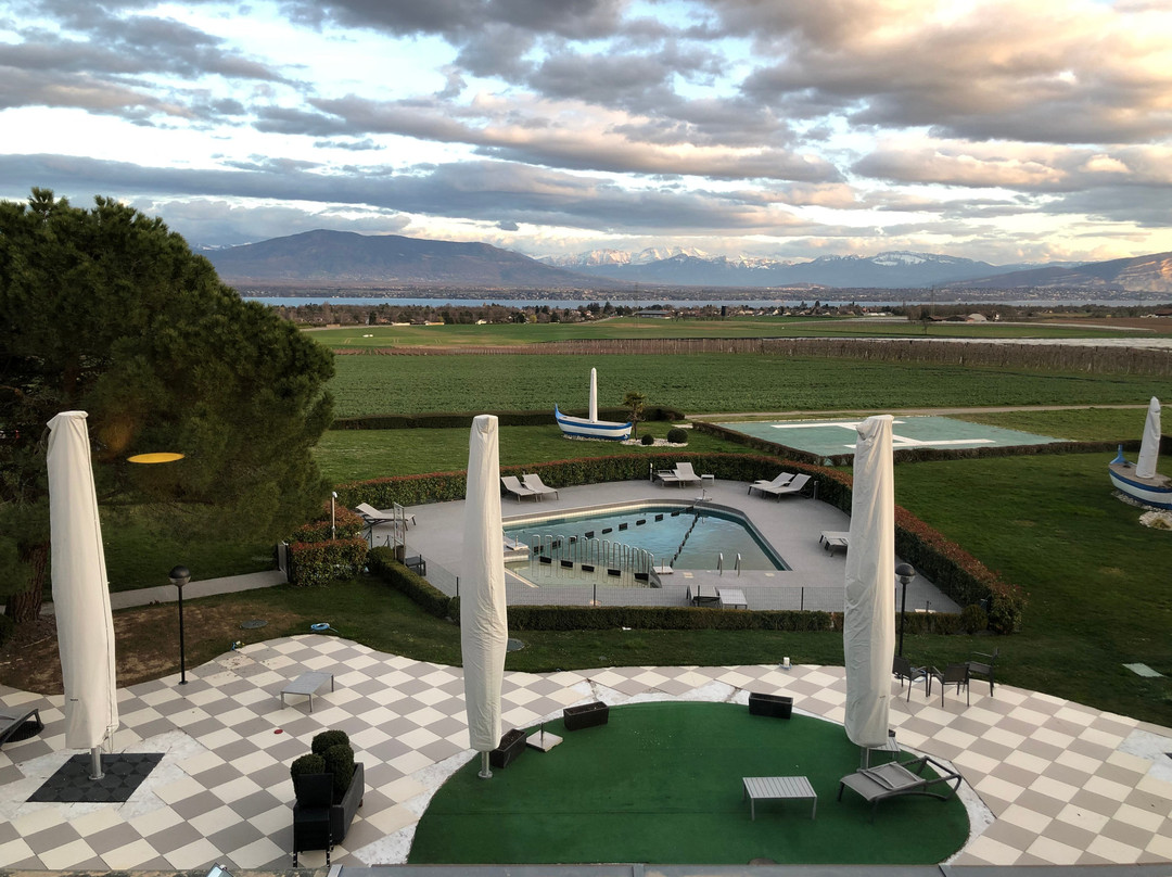 Everness Hotel & Resort主图