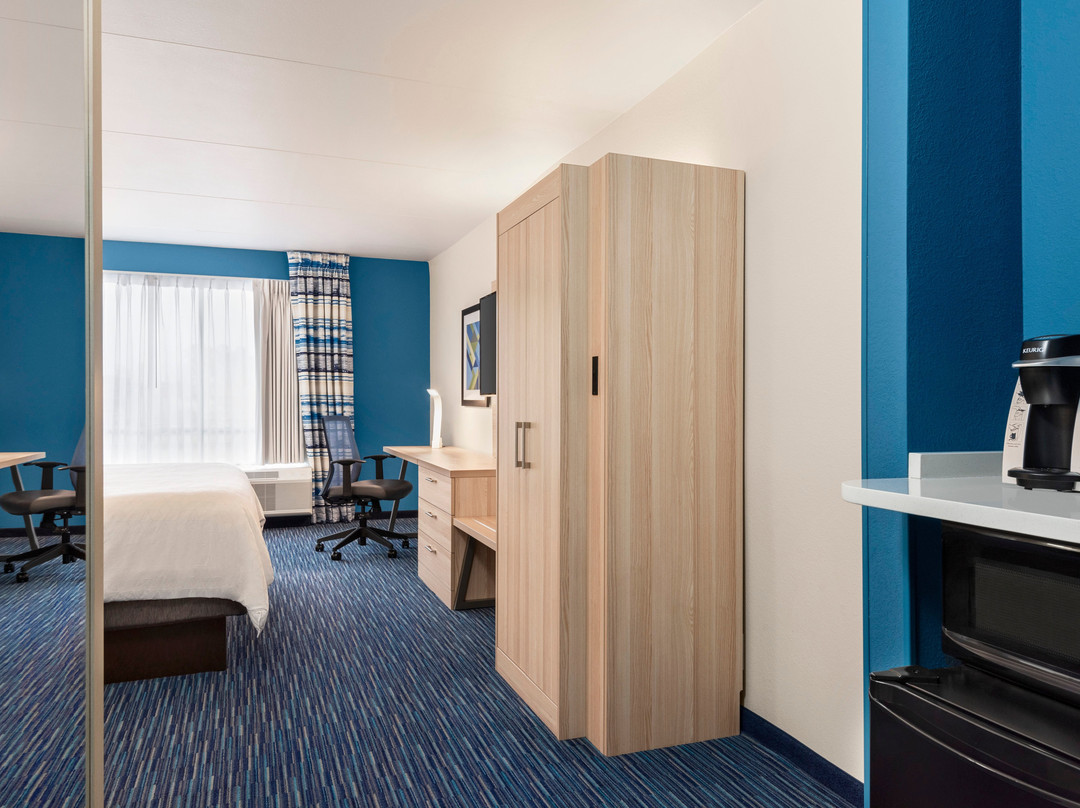 Holiday Inn Express 邓弗里斯 - 蒂科中心主图