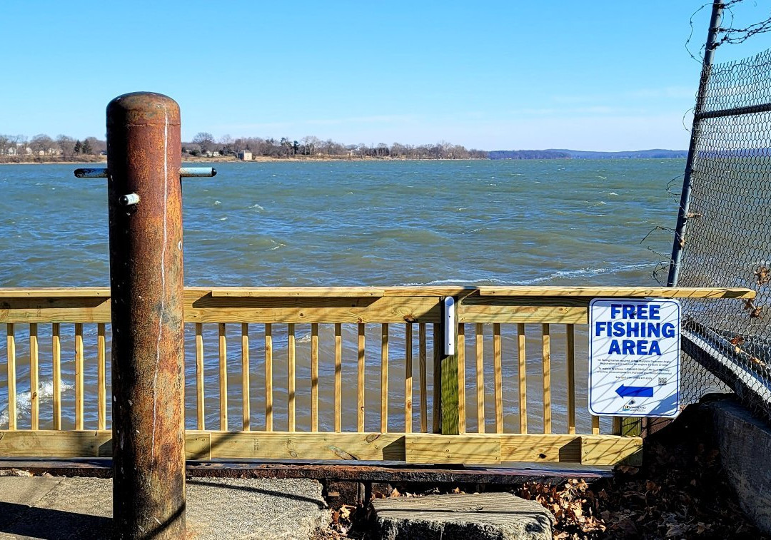 Frank J. Hutchins Memorial Park景点图片