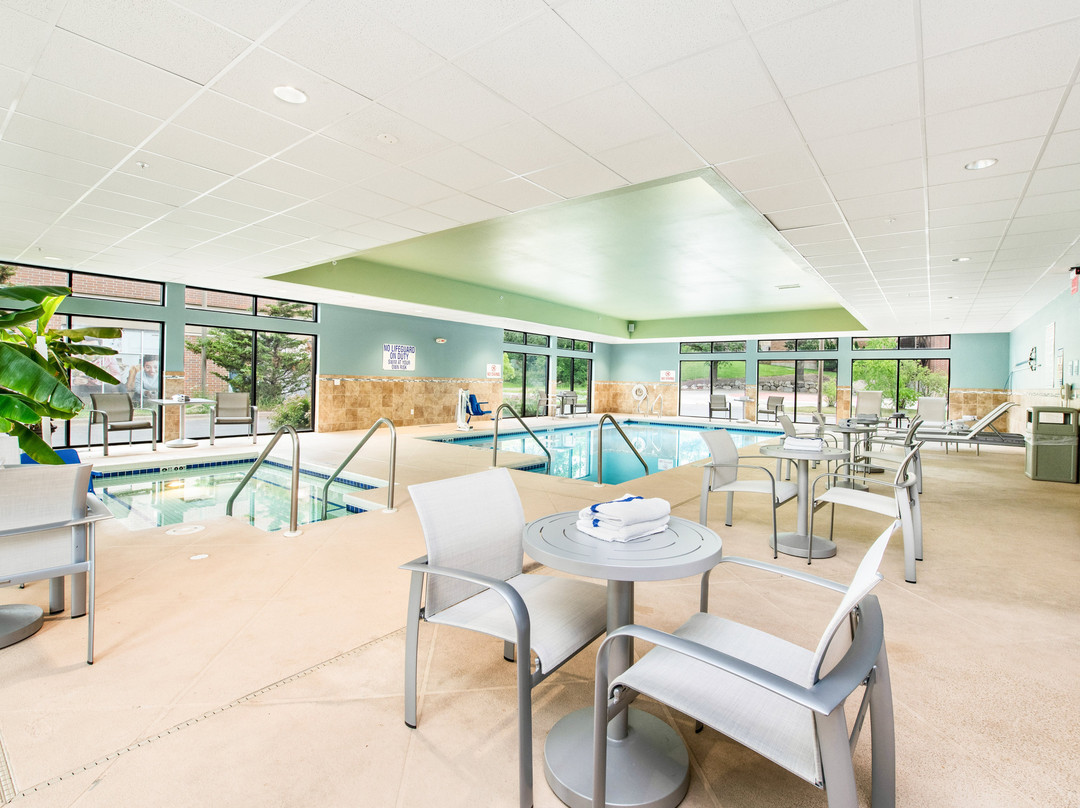 Holiday Inn Express & Suites Delafield By IHG主图