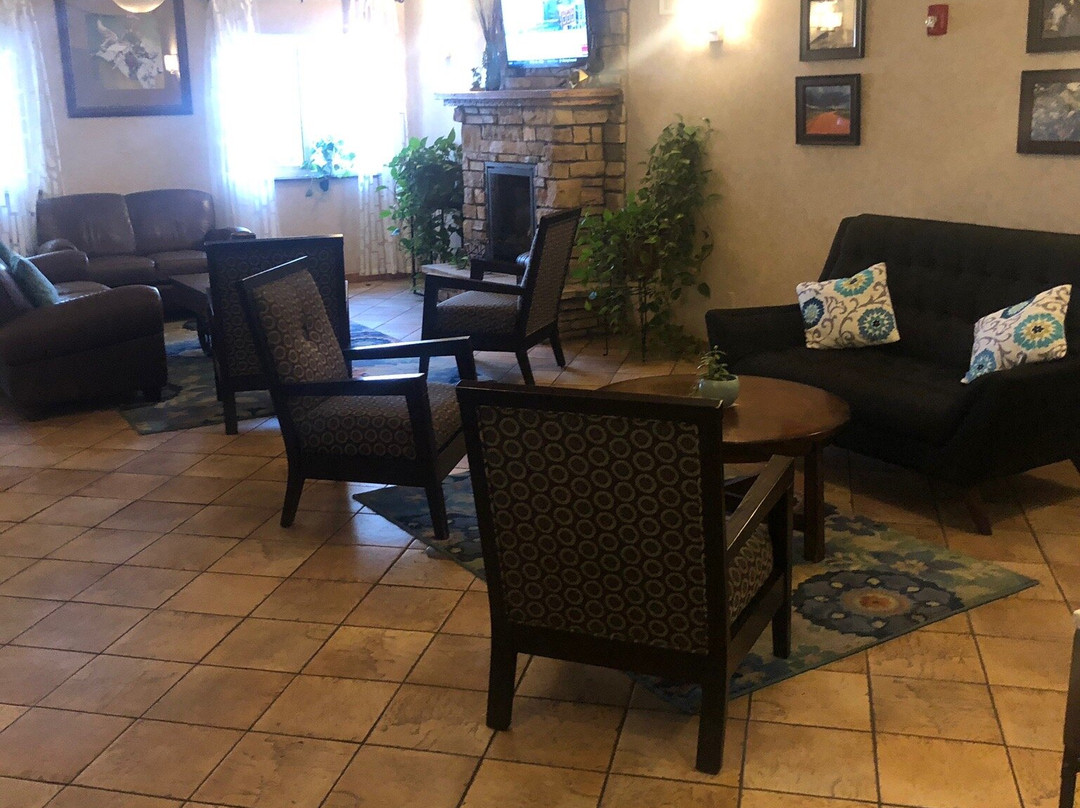 Quality Inn & Suites University主图