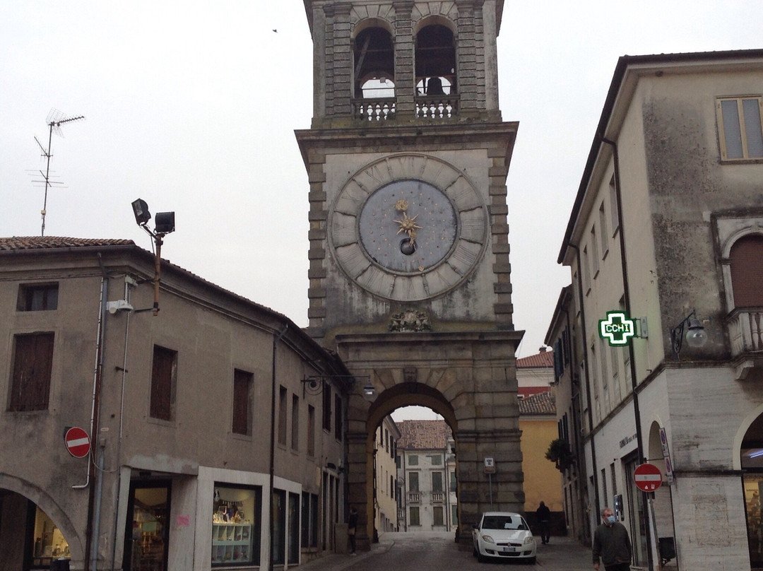 Porta Vecchia o Torre Civica-Este必去景点