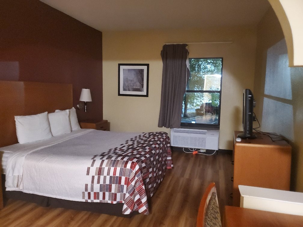 Red Roof Inn & Suites Newnan