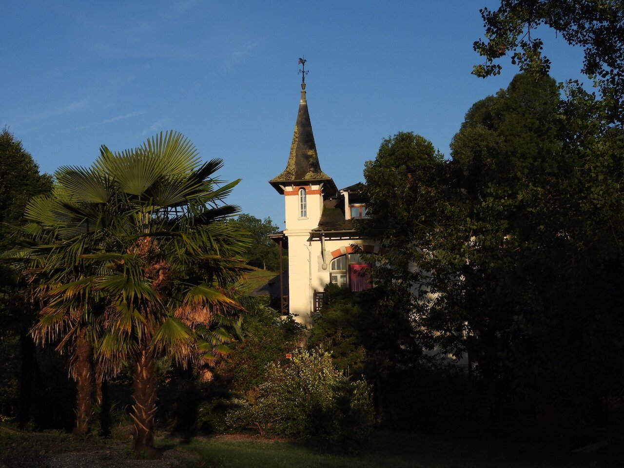 Le Petit Chateau-官方