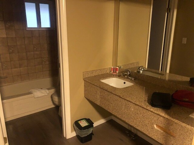 北温哥华套房康福特茵酒店主图