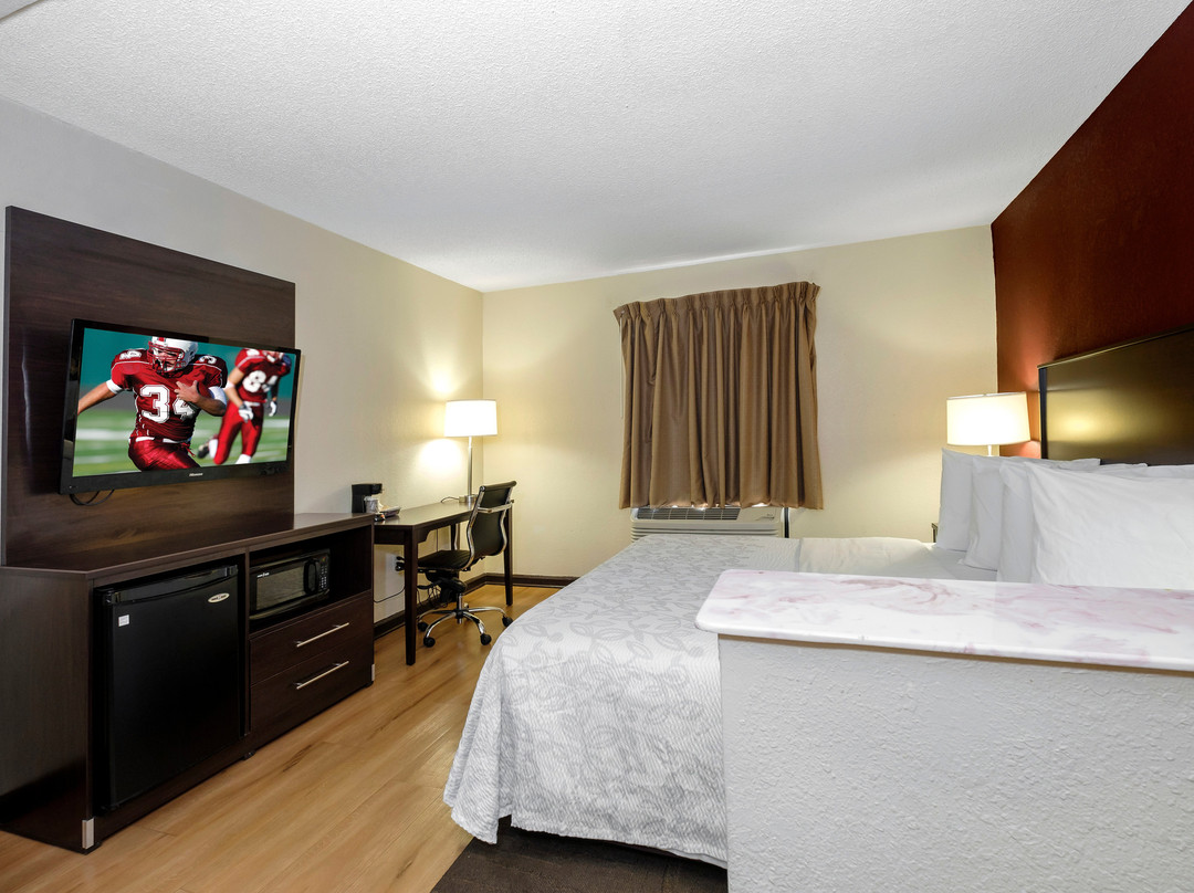 Red Roof Plus & Suites Opelika主图