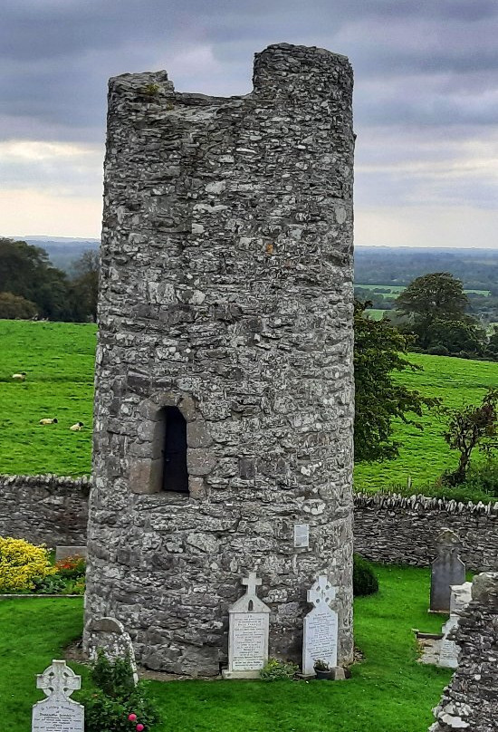 Oughterard Church and Round Tower-Straffan必去景点