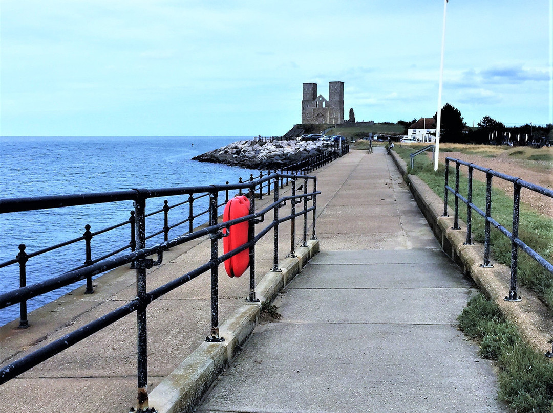 Reculver Beach景点图片
