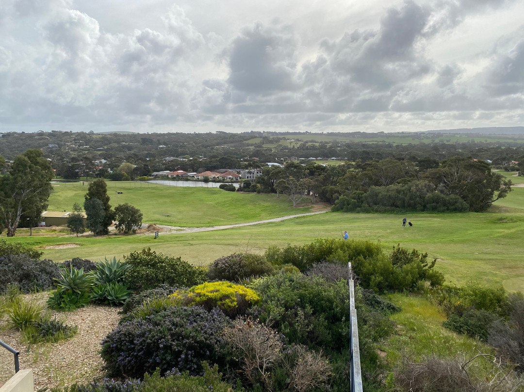 麦克拉肯乡村俱乐部酒店主图