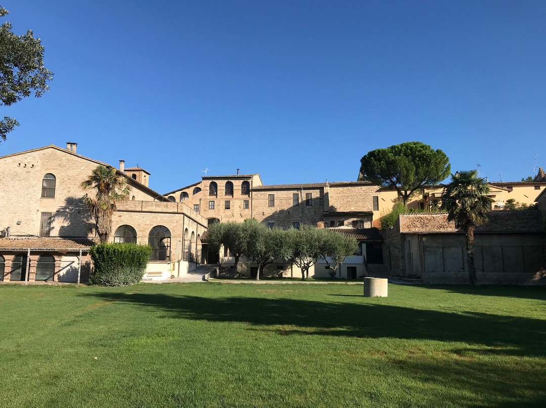 Chiesa e Monastero di S. Maria del Monte景点图片