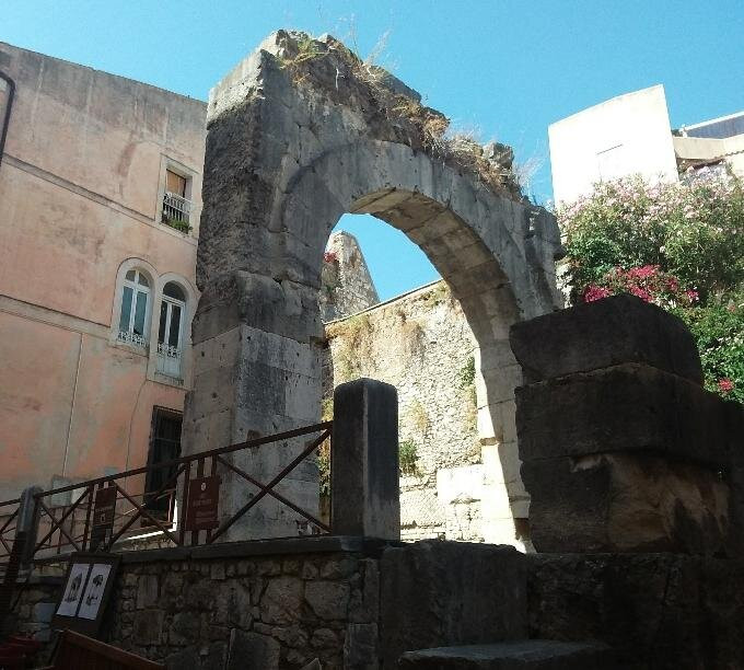 Arco Quadrifonte景点图片