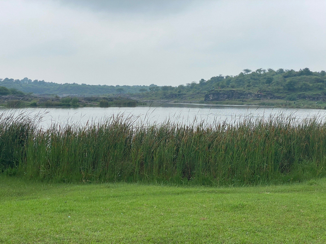 Zanzari Waterfalls-Dehgam必去景点