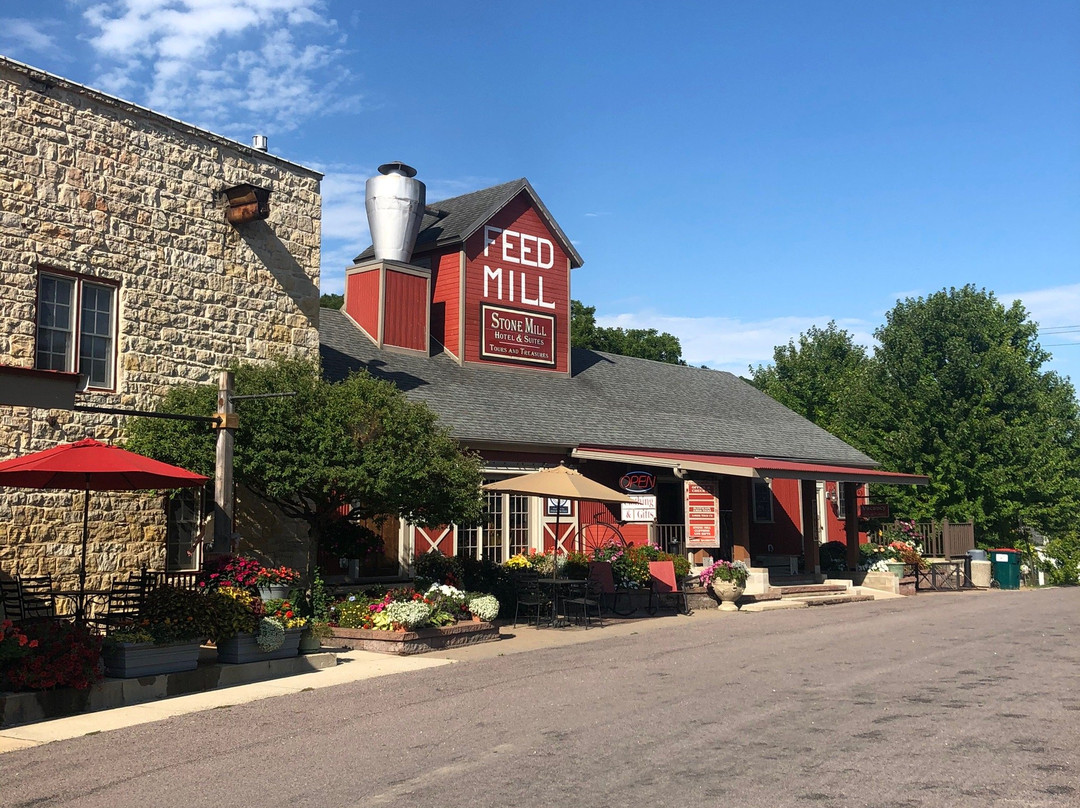 Stone Mill Hotel & Suites主图