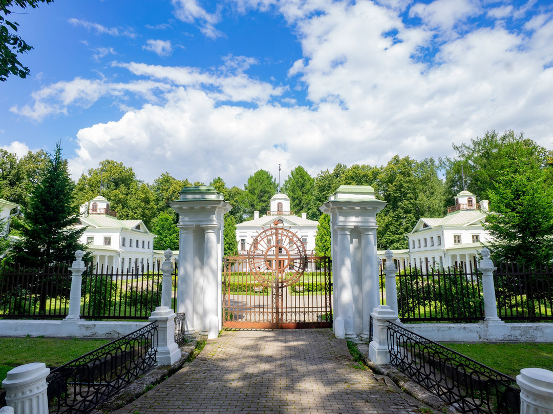 Serednikovo Manor景点图片