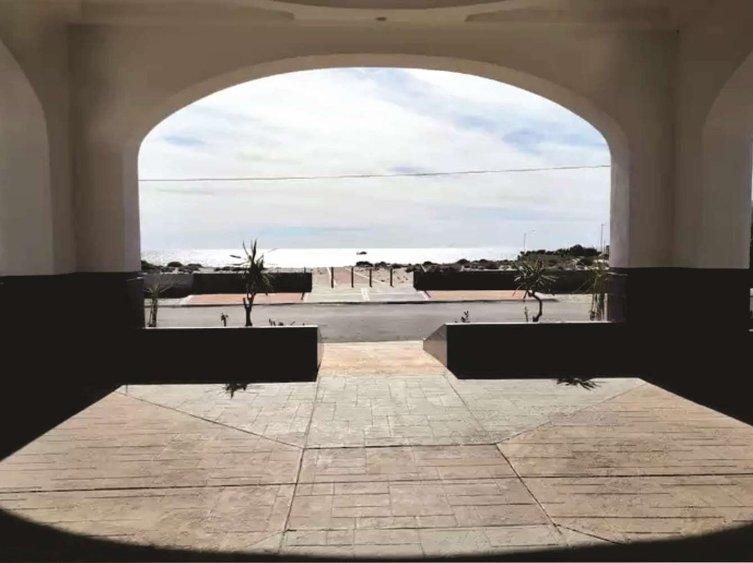 贝斯特韦斯特劳斯马尔套房酒店主图