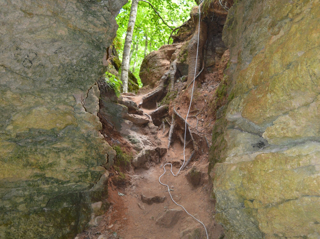 Ichalkovskiye Caves景点图片