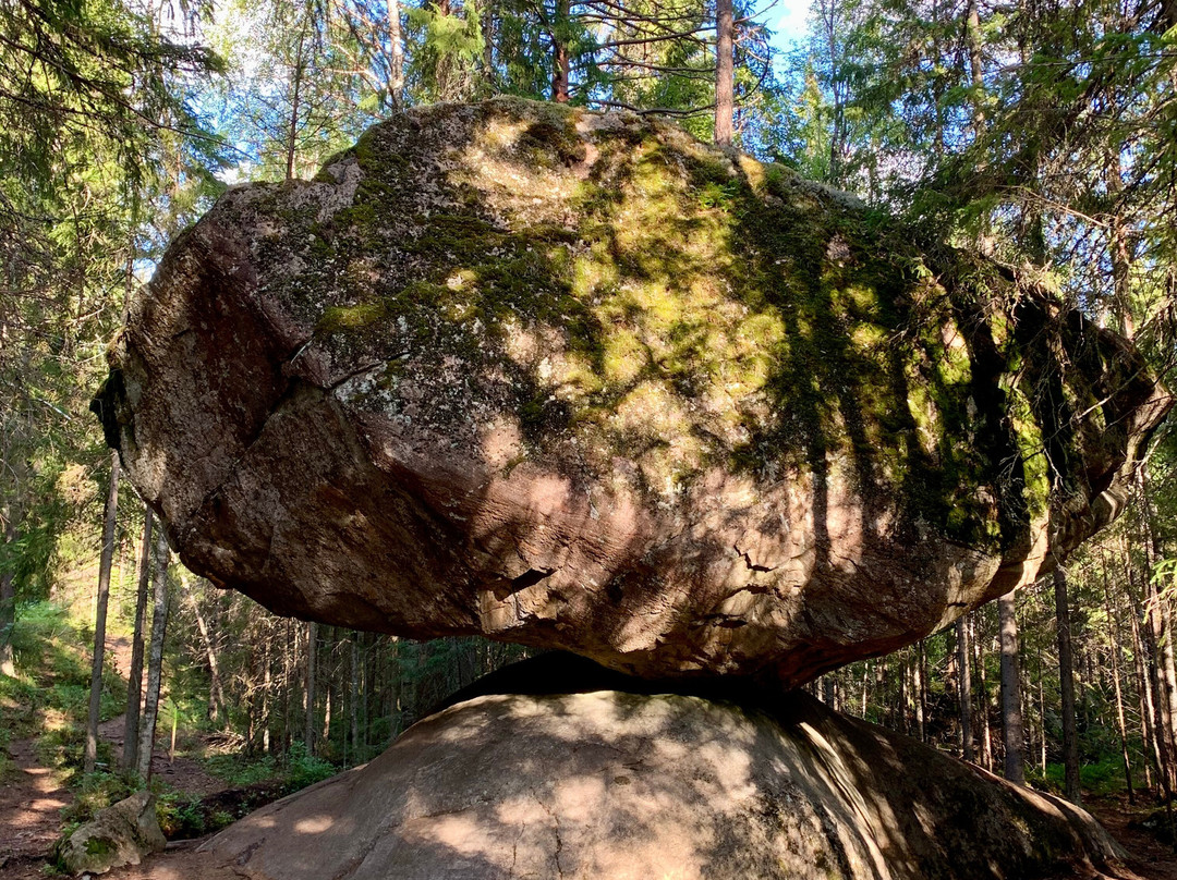 Kummakivi Boulder景点图片